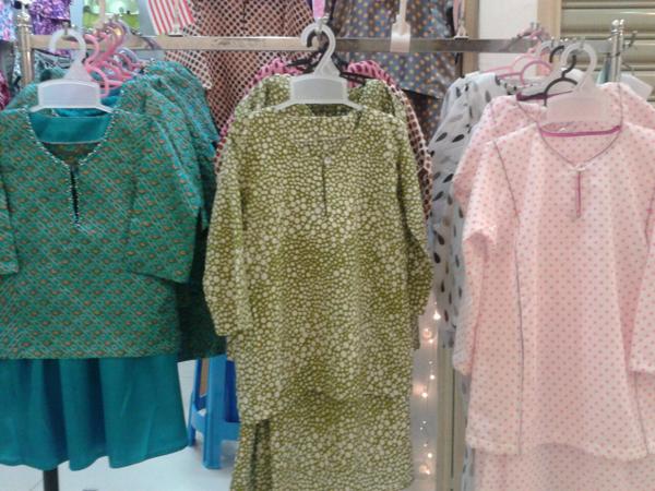 MarianiDesign's tweet photo. mariani design tgkt 1 axiz@fiesta tmn cempaka ampang selangor #butik #bajukanakkanak #kedaibaju http://t.co/n5ivU1eDC8