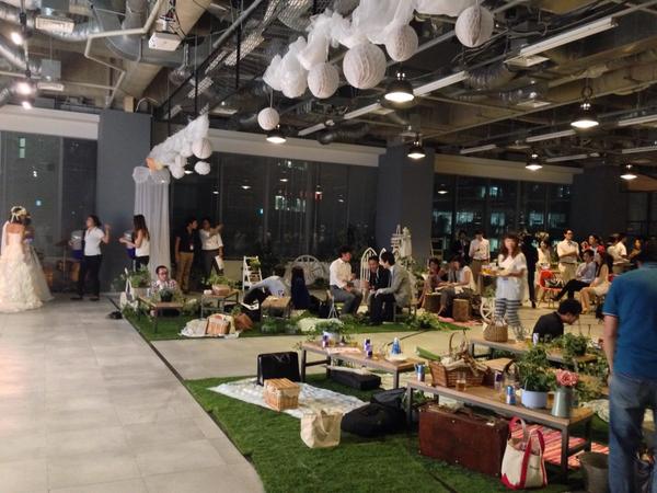 mwedjp's tweet photo. 会場はピクニックさながらのリラックスモード。 Wedding Picnic Festivalプレイベント http://t.co/yMZmlDmXju #wpf2014 http://t.co/WlIGPJjztY