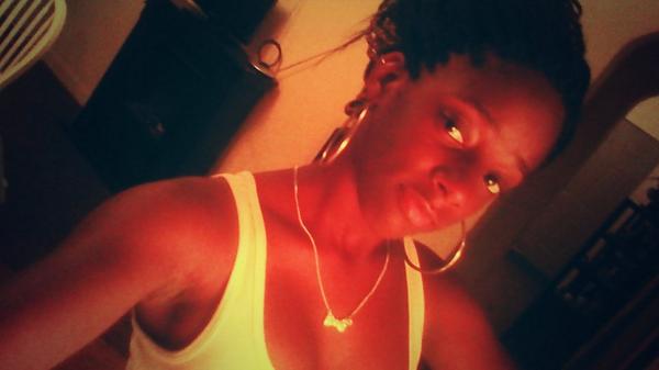 DamaneeC's tweet photo. Finna get ready for school 😁✊😘 http://t.co/6Z8LuARBSd