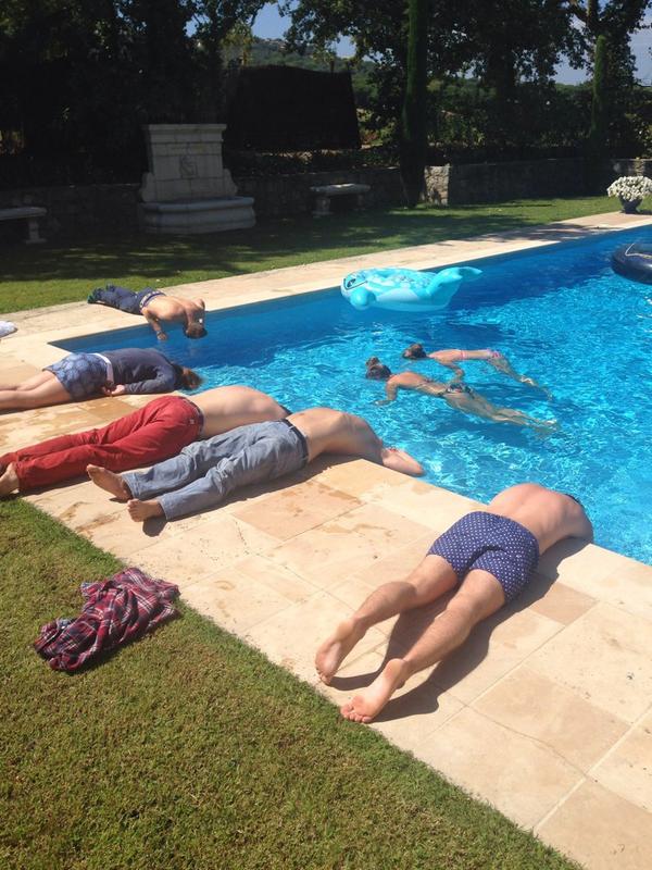 JeremyClarkson's tweet image. Wait. There are many dead teenagers in the pool.