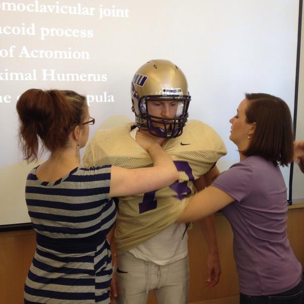 3rd year FM and PMR residents learn about sideline management on injuries from Drs. Petrizzi and Diduch. Ps Go Dukes!