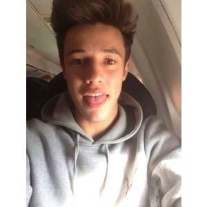 camerondaIla's tweet image. Following the next 100 babes who follow @TheLifeDiaries for me!