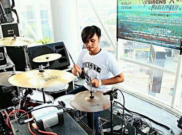 Wiihiii ^-^ "<a href="/paul_ramadhan/">PAUL</a>: go follow <a href="/UNCUTCULTURE/">UNCUTOFFICAL</a> cc: <a href="/HFPbdg/">HYSTERIS FOR PATTIES</a> ;) "