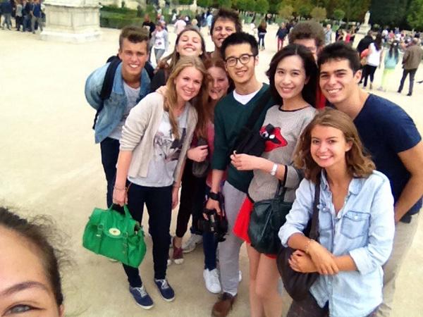 bea_ran16's tweet photo. #RentréeIéseg selfie avec des japonais? Check ✅ http://t.co/ffhQd6oz39