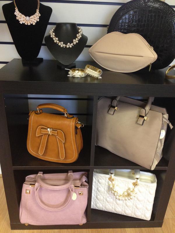 shishifufu_Lpl's tweet photo. Lots of accessories at http://t.co/3b5A00W8eK free UK del #tweeturbiz @UKBusinessRT @UKbizboost http://t.co/cFpn3iMJIa