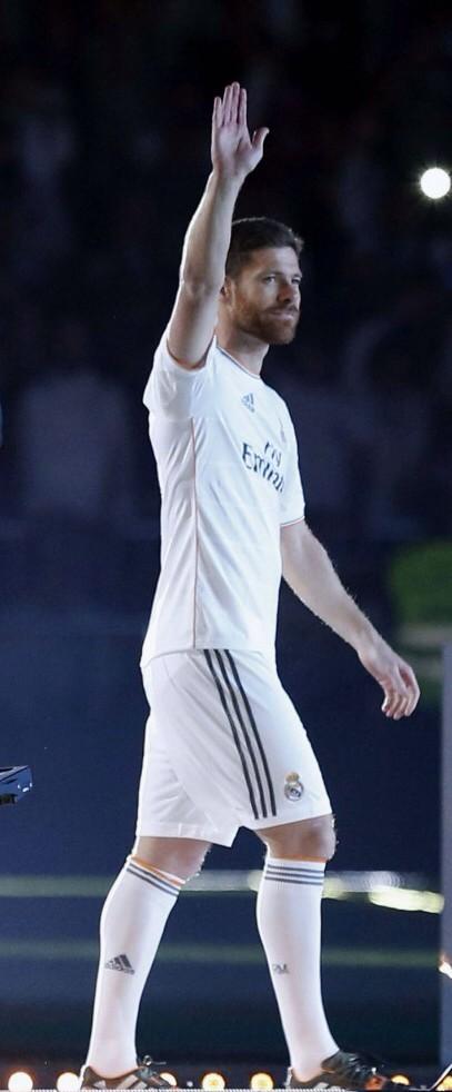 LF__10's tweet photo. Muchas gracias y suerte @XabiAlonso http://t.co/w6bYg8SwrY