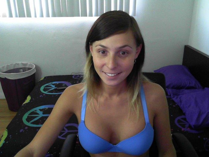 Chaturbate me baby!  http://t.co/CwGOQVNy6V http://t.co/h1bUTjTtXx