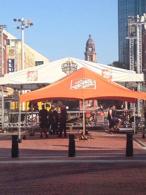 SeminoleBooster's tweet photo. Who is ready for @CollegeGameDay ? Just a short walk from the @SeminoleBooster hotel.  #Noletakeover #bringyoursign http://t.co/1O9kthK1fr