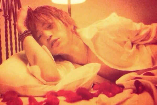 Fuma_37__'s tweet photo. 今生まれた  。

『  なぁ 俺  と 白い シーツの海 に

     溺れない ？  』

 少し   sexy   な 恋だって
  
 たまには  いいでしょ？

#RTしたnrさんbotさんフォローする
#拡散希望 http://t.co/s1WTkIhJcd