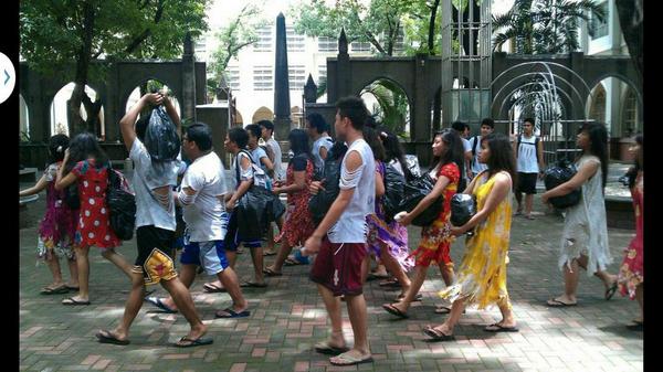 AnimoHigh's tweet photo. #TBTH #Integration2013 #TaongGrasa #Economics http://t.co/V87wUbOL2a