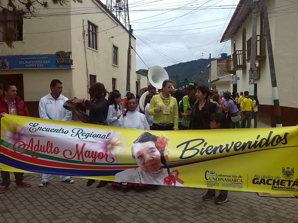 SecGobGacheta's tweet photo. Celebrando el 1er Encuentro Regional del Adulto Mayor del Guavio, @AlcaldiaGacheta y el @INDEPORTESCUNDI http://t.co/SvX0fxeaNC