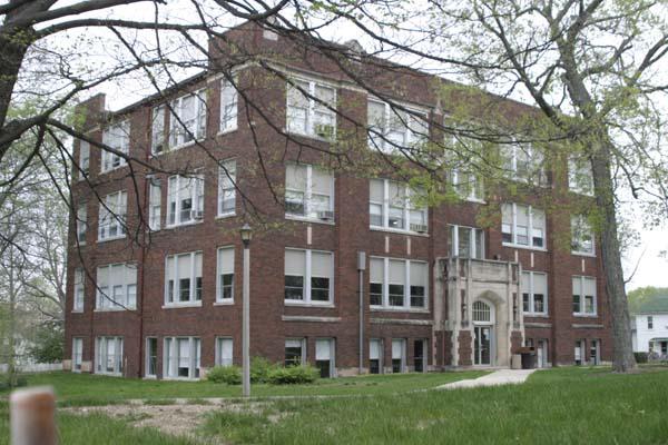 EurekaCollege's tweet photo. #tbt Vennum-Binkley Hall prior to #SandersHall http://t.co/EV4gIjnBhy