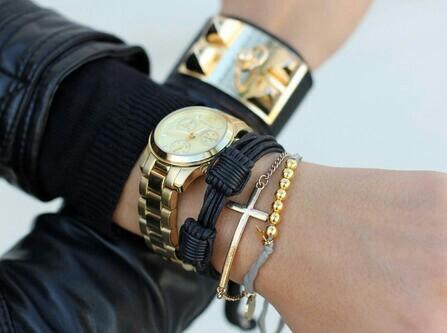 ElClubDeModa's tweet image. Los accesorios dorados son super elegantes y no cuesta nada encontrarlos en cualquier tienda.❤️