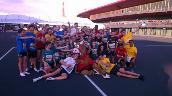 Erinnerungsfoto mit den jungen Athleten aus dem Vorprogramm von <a href="/WeltklasseZH/">Weltklasse Zürich</a>!