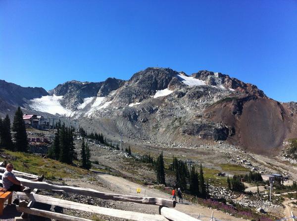 chi_kaelaxxx's tweet image. ウィスラーの夏、山に上がると余計違いを実感。こんな崖んとこ滑ってたんやなーーー。#whistlersummer #completelydifferent #nosnow