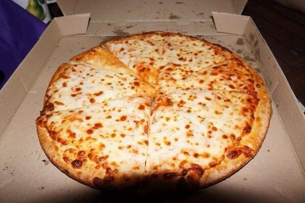 FoodPornAddicts's tweet photo. Cheese Pizza. #FoodPorn http://t.co/w2KtxFM8Eb