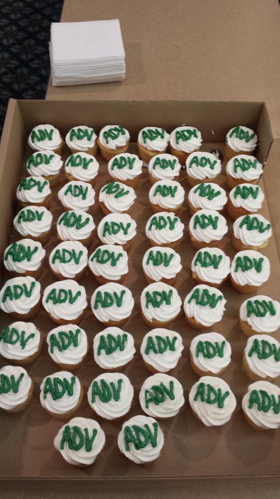 stclairadv's tweet photo. Welcome first year students!! Orientation begins with cupcakes! @StClairCollege , @StClairSRC #AdvertisingProgram http://t.co/MsDtp3VS0E