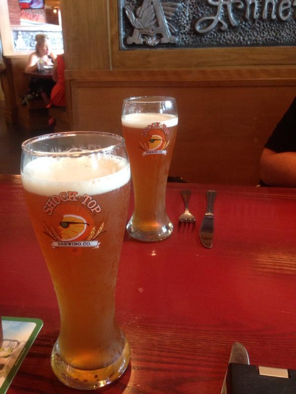 Julia_Mize's tweet photo. Outstanding! Newly released #ShockTop spiced banana wheat@stlbudbrewhouse http://t.co/IYxIGVWl3T