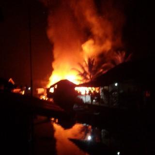 Foto Saat Api Berkobar Di JL.Grilya Kampung Baru(Kelayan.B Ujung) Banjarmasin #MN