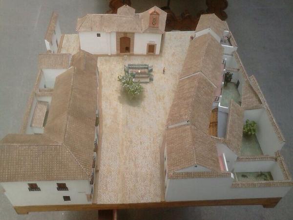 Maqueta de Nuestra Ermita y Plaza Santa Cruz. Realizada por un bujalanceño que tiene mucho amor a su pueblo.