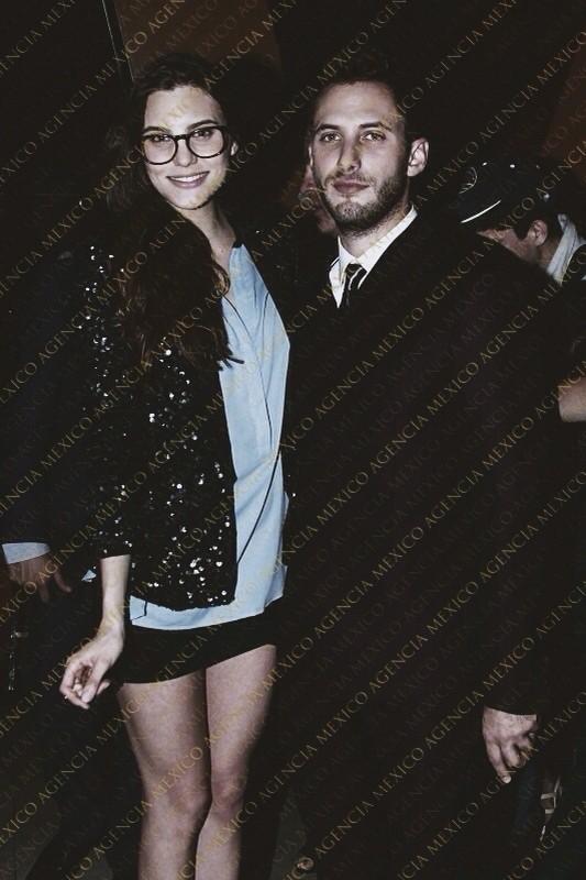 SZBandMAF's tweet photo. @SzuritaOficial y @macabeso en el coctel de @AdeMisAmores #SEBARENA #LosMasGuapos ❤️ http://t.co/XkCjZyyjQT