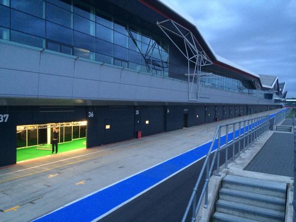 TAG_Racing's tweet photo. Garage set up @silverstone #loadsaroom http://t.co/InnF2B1hzz