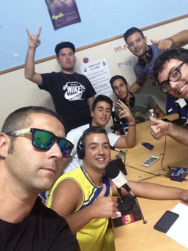 zunchera87's tweet photo. @BreakSoundRadio @DjGodino @fernandoJami98 para eso es para pasarlo bien queda mucho que mejorar pero muy bien http://t.co/vjwEeTJ4xD