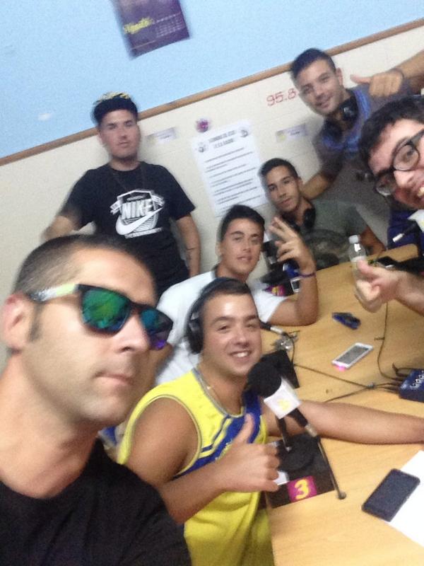 zunchera87's tweet photo. @BreakSoundRadio @DjGodino @fernandoJami98 para eso es para pasarlo bien queda mucho que mejorar pero muy bien http://t.co/vjwEeTJ4xD
