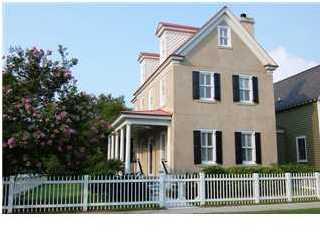 SandDollarSC's tweet image. This Mt. Pleasant home for perfect for the naturalists in your family. sanddollarsc.com/blog/mount-ple…