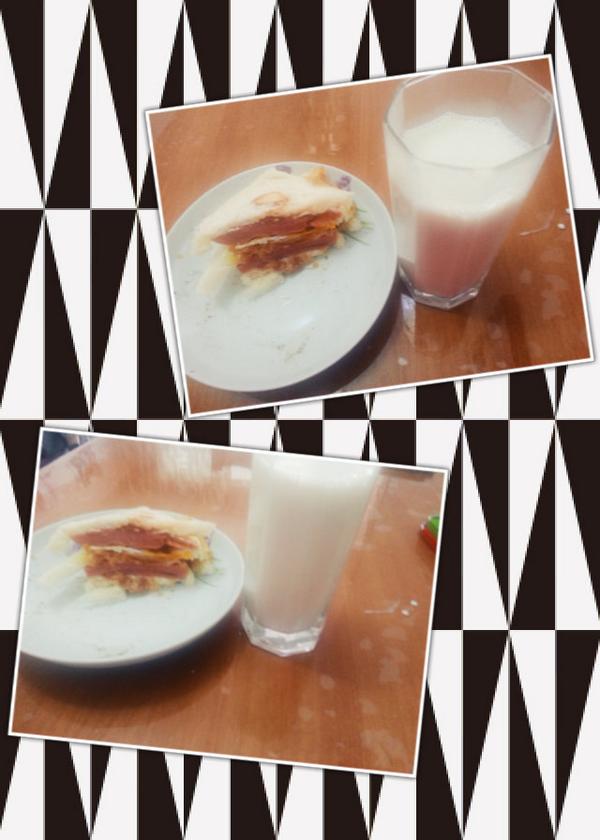witch1008's tweet photo. 老公做的，没卖相，但是味道的确很棒，美味！早餐终于换口味了！oh,yeah！！！感觉可以吃三个！！ http://t.co/RYBDPKLwnQ