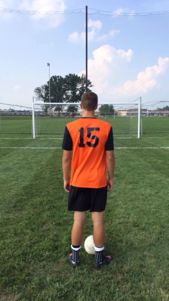 EHSVarSoccer's tweet photo. T- 2 hours! ⚽️ http://t.co/f91W0G2rWx