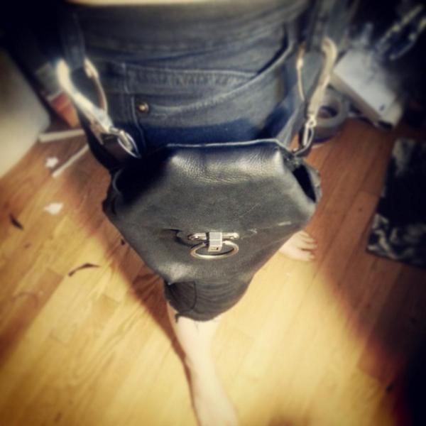 skinsmithstudio's tweet photo. A #deadly alternative to the fanny pack 💀❤💀#coffin #hippurse
#purse #goth #gothgoth #handmade #leather http://t.co/tStElbnrEh