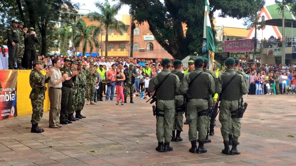 BwKDMHzIYAEeP6Z.jpg:large