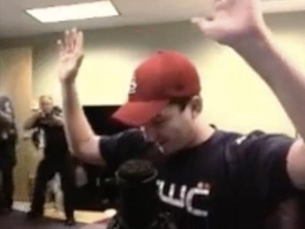 slyfoxlnound's tweet photo. I PUT MY HANDS UP THEY PLAYIN MY SONG http://t.co/jj1ZUZ2nNI