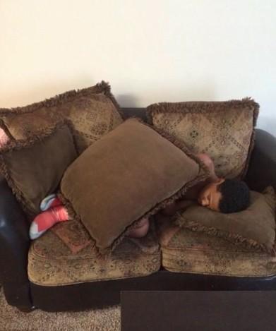RawT413nt's tweet image. when ur friend doesn't give u a blanket before going to sleep