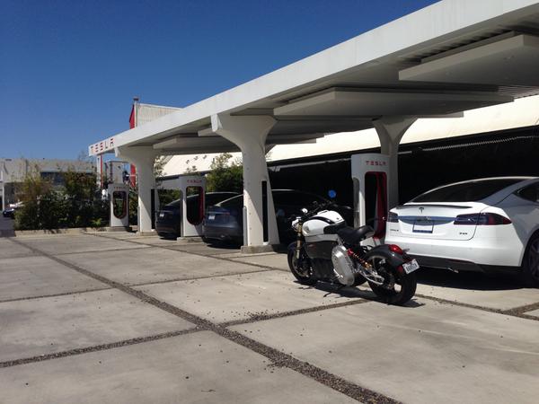 LitoSORA's tweet photo. The SORA was at the TESLA design center today! #Tesla #litosora http://t.co/YtDc6t0aro