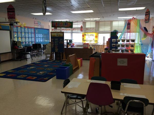 MelisaViggiano's tweet photo. My favorite time of the year! Classroom is all ready...can't wait to meet my new class! #firstdayofkindergarten http://t.co/qyGfciCuTz