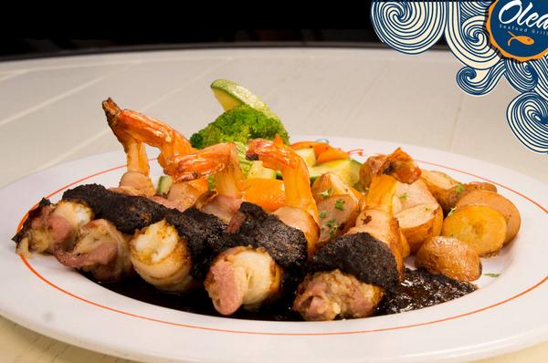 RestOlea's tweet photo. "Camarones Chichilitos"
Bañados en mole de cenizas y envueltos en tosino. 
¡Te esperamos! http://t.co/2eelmM0IRt