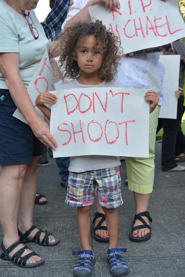 cfl071237's tweet image. Bet Martin Luther King Jr. Wasn't dreaming about this shit... #FurgusonShooting #RIPMicheal #DontShoot