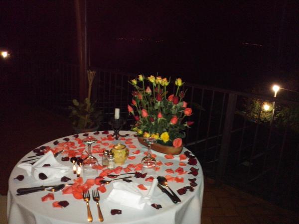 PPanajachel's tweet photo. Disfrute de una cena romántica con la bella vista del Lago de Atitlán desde nuestra terraza. Los esperamos... http://t.co/Vjh2g1WSmy