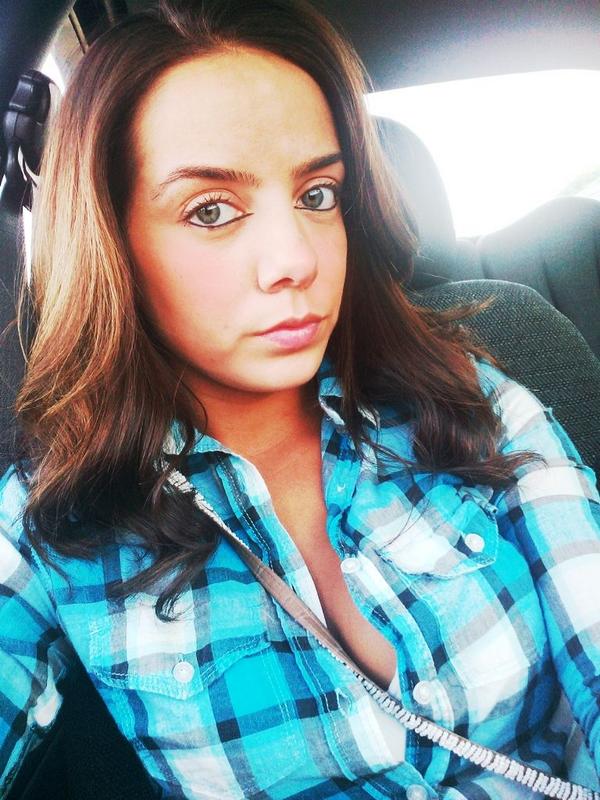 danielle_davs1's tweet image. Waiting in traffic like...... #selfimoment