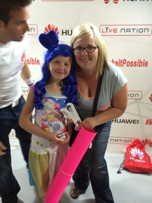 joellespence's tweet photo. This is our first mother daughter concert! Pick us we love Katy Perry! #makeitpossible @Huawei_Canada http://t.co/o3n5sirh0C