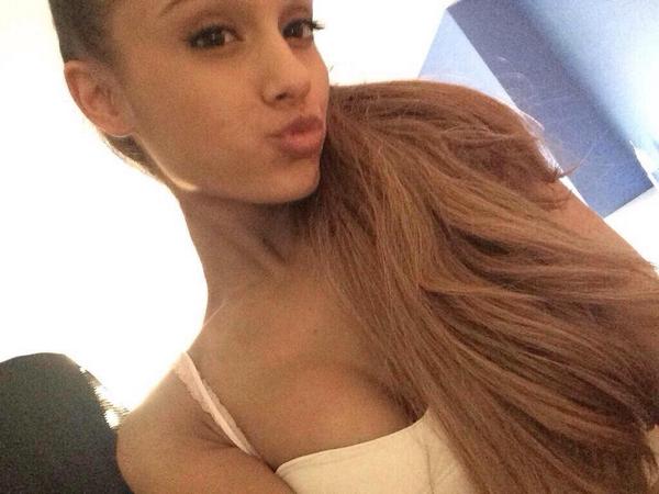 AGrandeCM's tweet photo. what are you even supposed to caption a selfie http://t.co/YeJZmsF8Wm
