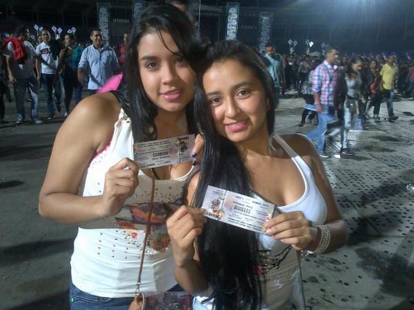 Alejitatoro4's tweet image. concierto de @Juanes gracias