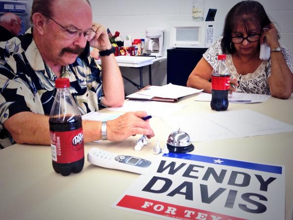 BGTXComalCo's tweet photo. "I spent 26yrs in the military for this country, pls remember to vote this November." @WendyDavisTexas PhoneBank http://t.co/7Lro4stYTu