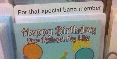 mofolouis's tweet photo. Got you a card @Real_Liam_Payne #Happy21stBirthdayLiam http://t.co/XIWE0JZEDg