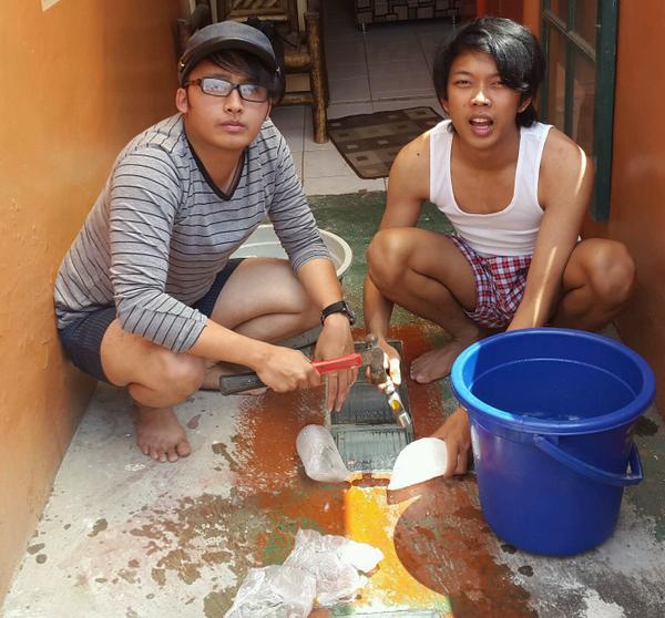 Moektito's tweet photo. ice bucket challenge... sek shooting! Mene Upload! Karo @arieramadhann http://t.co/Un3jCudasB