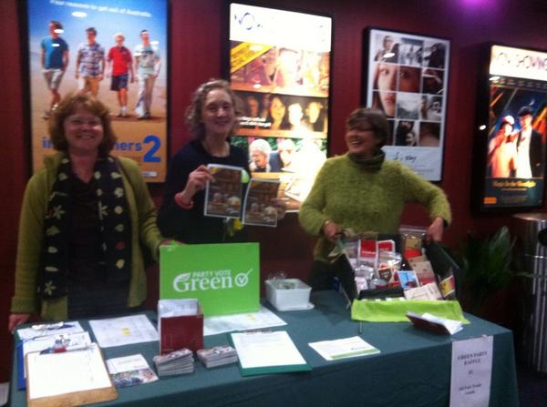 znailgang's tweet photo. Znail premiere down in Blenheim - Greens holding a raffle/fun evening 4 their team! Thanks for the support @NZGreens http://t.co/1kU970oZiL