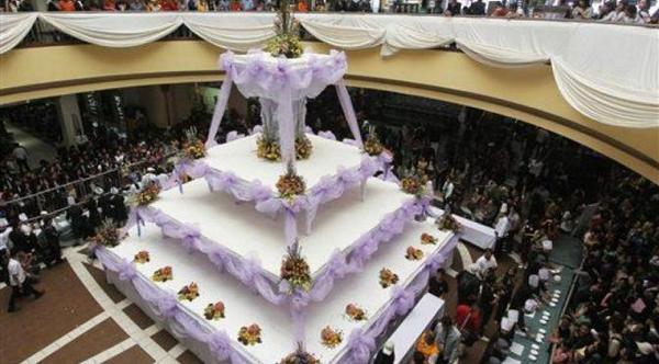 focus_w's tweet photo. Pernikahan Langgeng Kalau Mengundang Lebih dari 100 Tamu http://t.co/K8gpENa69c … http://t.co/QLUDVT7OcI