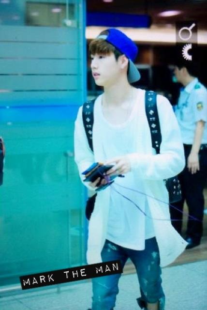 marktheman_com's tweet photo. 140829 인천공항 출국 @mtuan93 #GOT7 #마크 #Mark http://t.co/ODPJuGTzqR